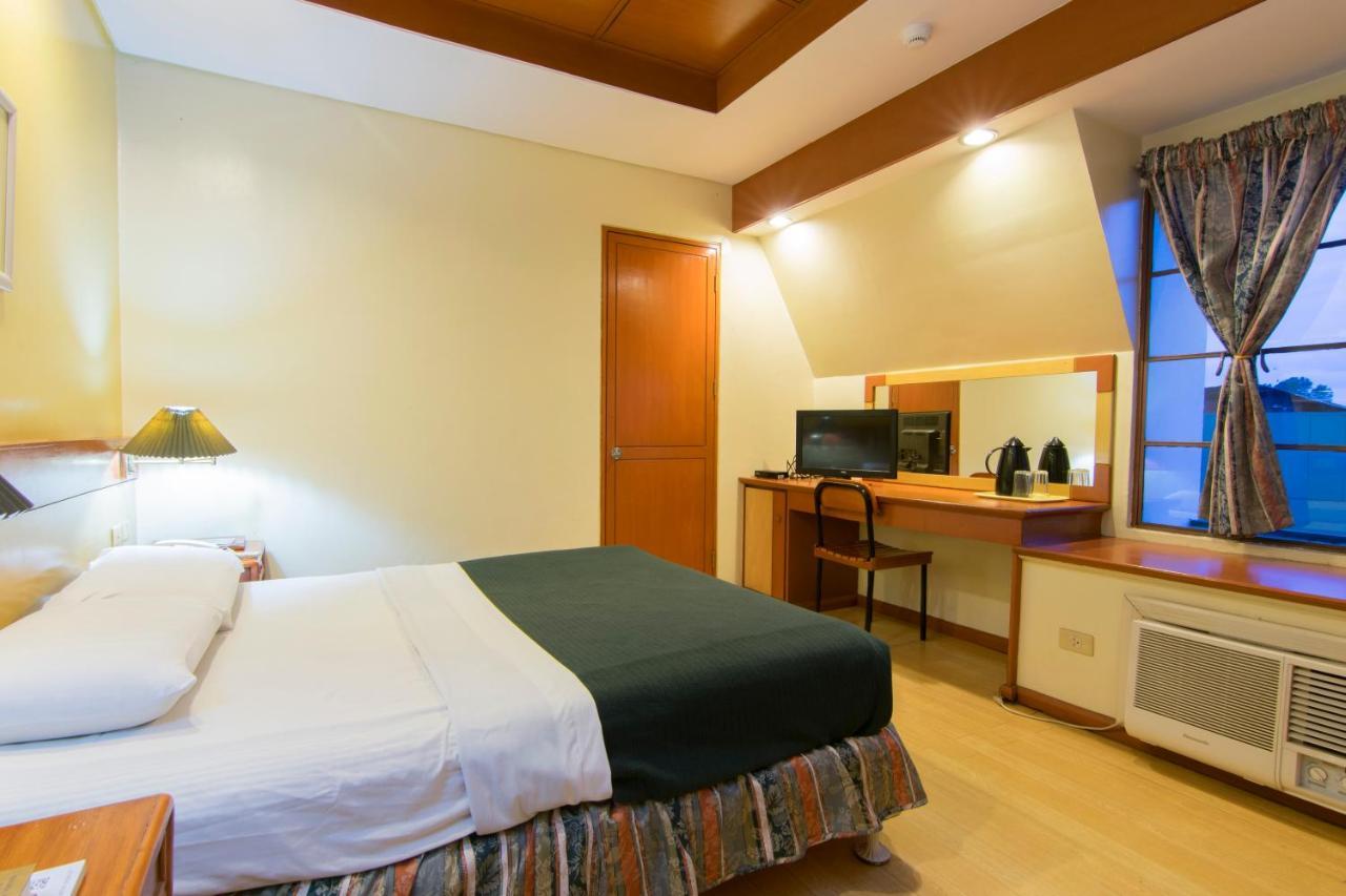 The Manor Hotel Davao Exterior photo